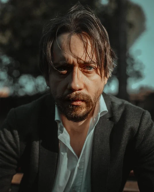 Ritratto verticale di Emiliano Coltorti